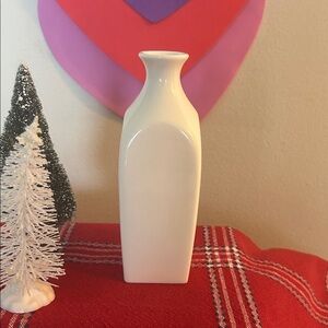 English White Porcelain Vase-Pristine Vintage Condition-Original Label